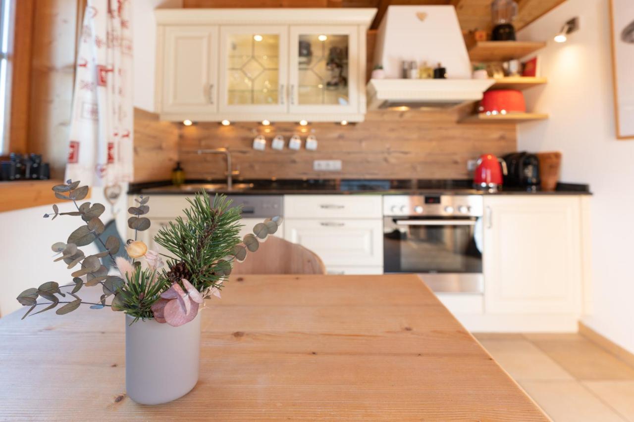 Dorfchalets & Apartments - Authentic Experience In Centre Of Kaprun Including Tauernspa And Summercard Zewnętrze zdjęcie