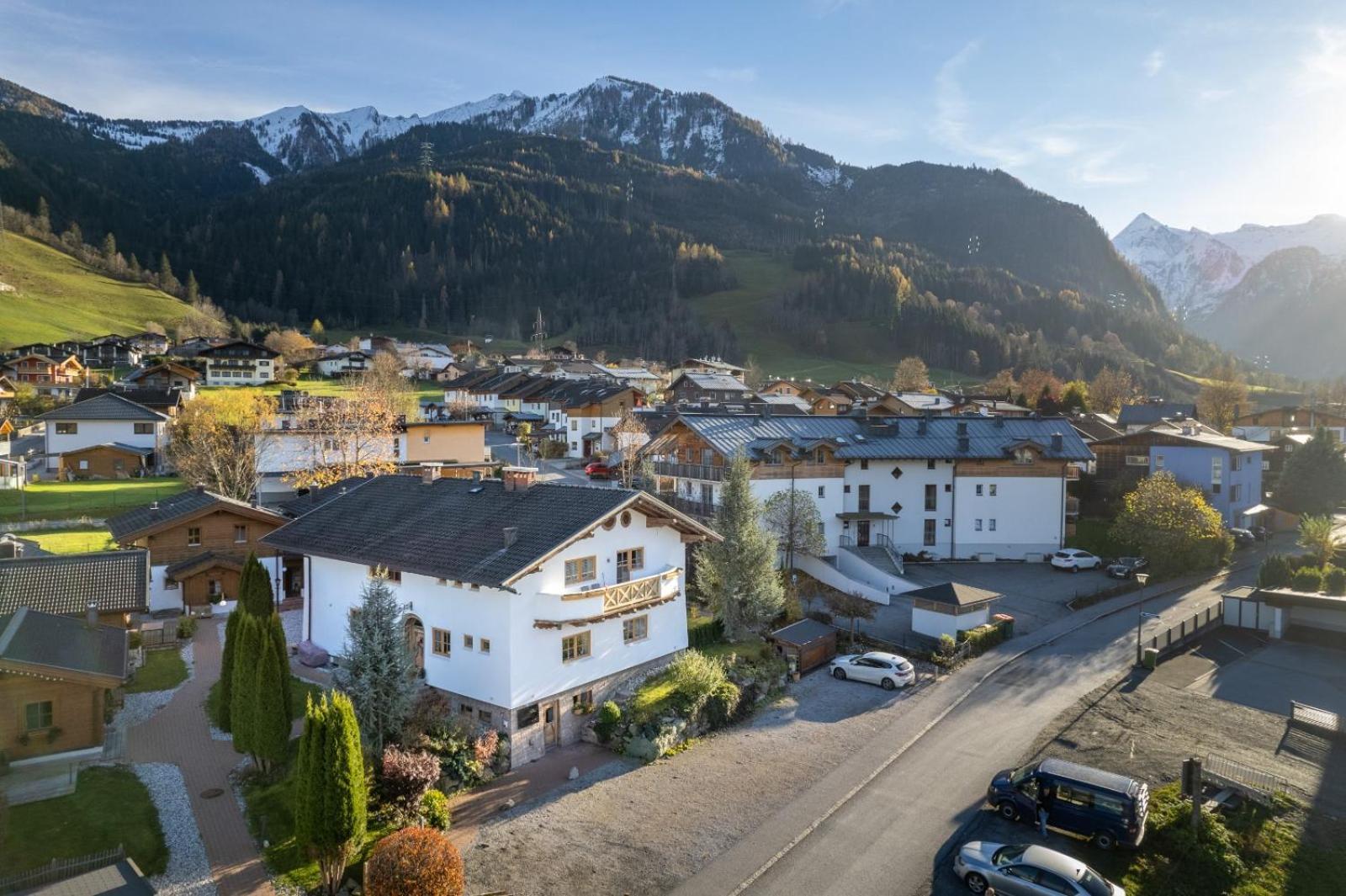 Dorfchalets & Apartments - Authentic Experience In Centre Of Kaprun Including Tauernspa And Summercard Zewnętrze zdjęcie