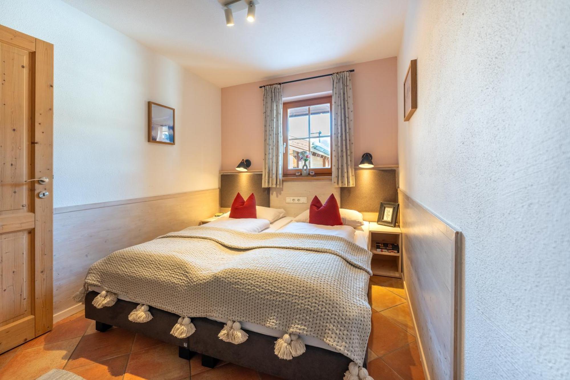Dorfchalets & Apartments - Authentic Experience In Centre Of Kaprun Including Tauernspa And Summercard Zewnętrze zdjęcie